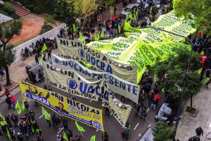 Télam 29/04/2016 Buenos Aires Movilización de las centrales obreras en la Ciudad de Buenos Aires para rechazar los despidos de los últimos meses y en el marco de la conmemoración por el Día del Trabajador. Foto: Luis Pozzi/lp