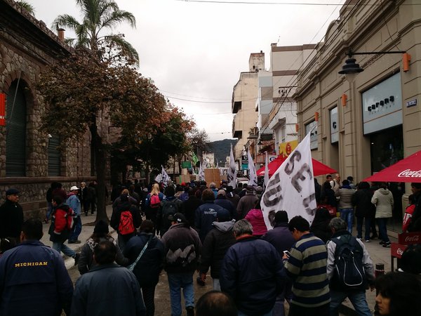 Movilización de municipales jujeños contra las detenciones de Morales