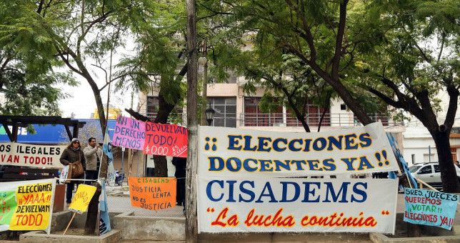 Docentes santiagueños piden que la justicia se expida sobre los descuentos salariales Docentes santiagueños piden que la justicia se expida sobre los descuentos salariales