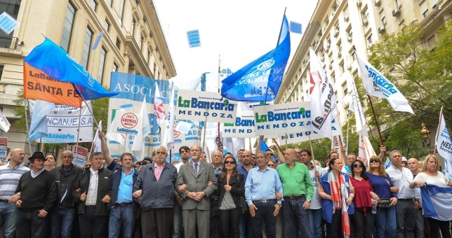 Bancarios pidieron repaertura de paritarias y que la CGT promueva un paro general Bancarios pidieron repaertura de paritarias y que la CGT promueva un paro general
