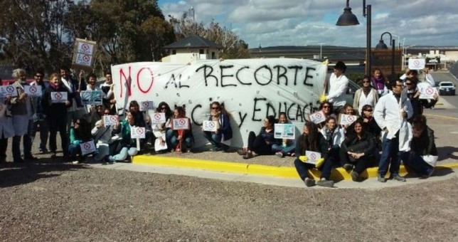 Trabajadores del Conicet escracharon a Sturzenegger Trabajadores del Conicet escracharon a Sturzenegger