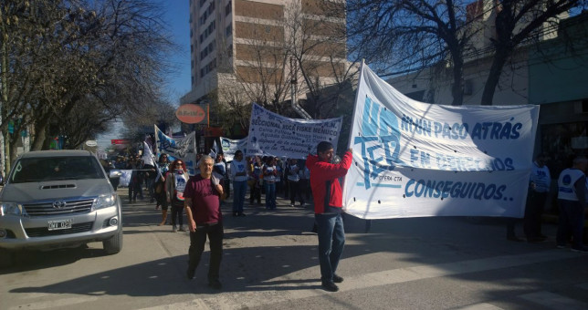 Docentes rionegrinos decidieron seis días más de paro Docentes rionegrinos decidieron seis días más de paro