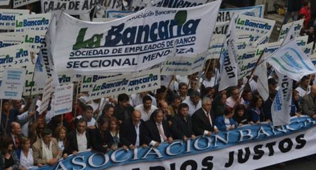 Más protestas de bancarios por reapertura de paritarias Más protestas de bancarios por reapertura de paritarias
