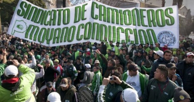 Camioneros sube el perfil y va al paro por tiempo indeterminado en caleras Camioneros sube el perfil y va al paro por tiempo indeterminado en caleras
