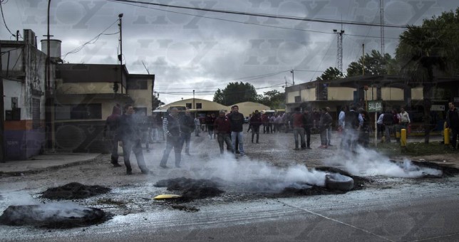 Día negro en La Plata: despidos, patotas y represión a choferes Día negro en La Plata: despidos, patotas y represión a choferes
