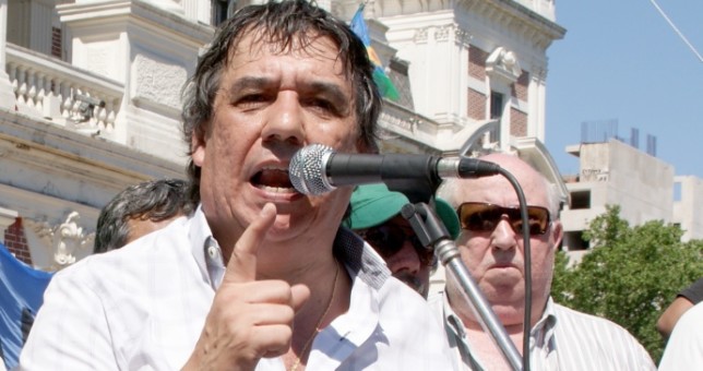 “Algunos intendentes están ofreciendo bonos de 300 o 400 pesos” “Algunos intendentes están ofreciendo bonos de 300 o 400 pesos”