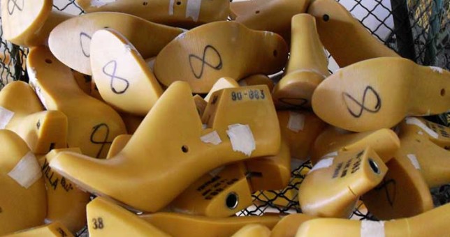 Empleados de fábrica de calzado se movilizan para evitar el cierre Empleados de fábrica de calzado se movilizan para evitar el cierre