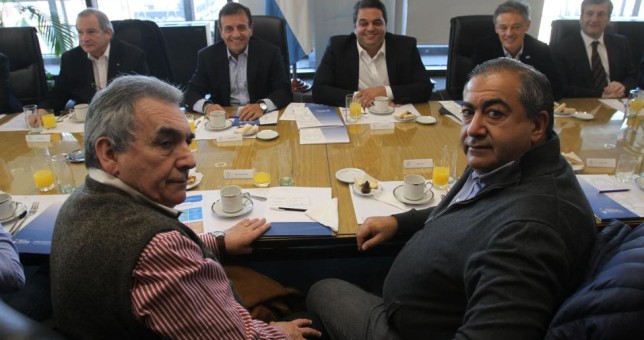 Con problemas para articular el bono, el Gobierno le pide a la CGT bajar expectativas Con problemas para articular el bono, el Gobierno le pide a la CGT bajar expectativas