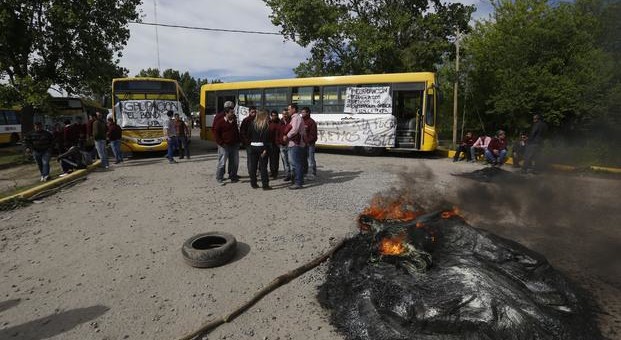 Choferes de La Plata denuncian condiciones de trabajo esclavo Choferes de La Plata denuncian condiciones de trabajo esclavo