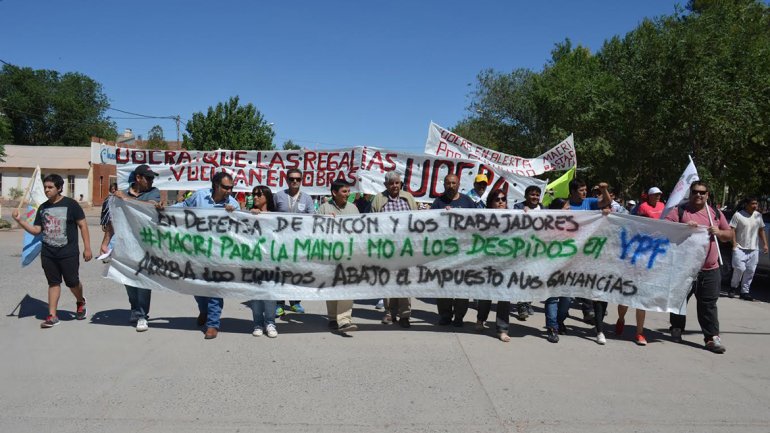 Como Comodoro, la ciudad neuquina de Rincón se moviiizó contra los despidos en YPF