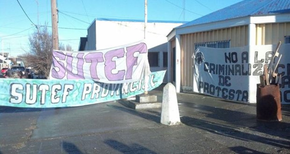 Presentan firmas contra la criminalización de la protesta en Tierra del Fuego