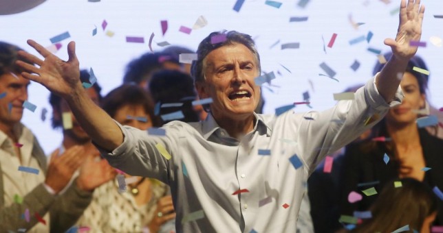 De la “revolución de la alegría” a la “revolución del trabajo” De la “revolución de la alegría” a la “revolución del trabajo”
