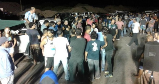 Por despidos masivos de YPF, petroleros ocupan yacimiento de Vaca Muerta