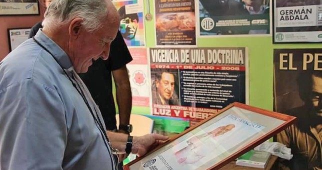 Obispo bendijo la lucha de los trabajadores de ATE Pensiones Obispo bendijo la lucha de los trabajadores de ATE Pensiones