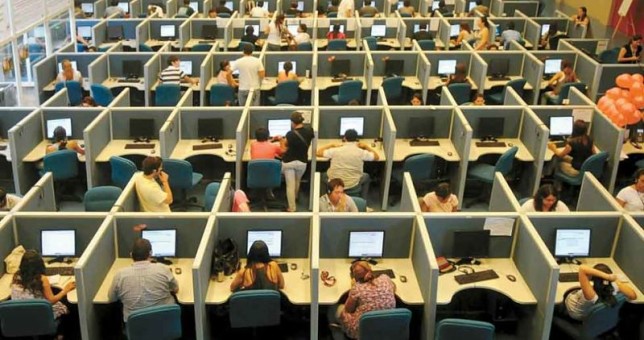 Tras perder 10 mil empleos, gremio de call centers promueve una ley de “compre argentino” Tras perder 10 mil empleos, gremio de call centers promueve una ley de “compre argentino”