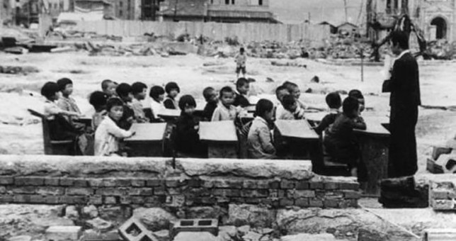 Con una foto de Hiroshima, Macri cargó contra los docentes Con una foto de Hiroshima, Macri cargó contra los docentes