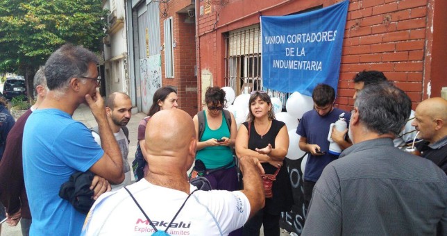 Trabajadores de la textil Globito resisten el desalojo Trabajadores de la textil Globito resisten el desalojo