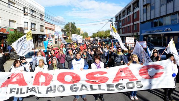 Santa Cruz: Docentes y judiciales paran toda la semana