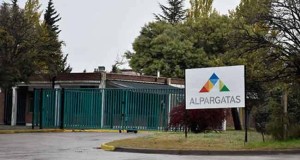 Más crisis textil: 350 suspensiones y 78 retiros voluntarios en Calzar Más crisis textil: 350 suspensiones y 78 retiros voluntarios en Calzar