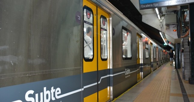 Metrodelegados denunciaron presiones para que no liberen molinetes y advierten por paros Metrodelegados denunciaron presiones para que no liberen molinetes y advierten por paros
