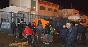 Comienzan un acampe para que Pepsi pague las indemnizaciones en Trelew