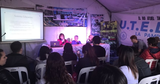Mientras Bullrich sale de campaña, la Escuela Itinerante le sigue pidiendo paritarias Mientras Bullrich sale de campaña, la Escuela Itinerante le sigue pidiendo paritarias