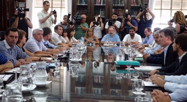Vidal subió sólo 1% la oferta y los docentes vuelven a los paros Vidal subió sólo 1% la oferta y los docentes vuelven a los paros