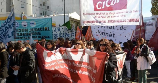 Los médicos no se resignan a la pauta de Vidal y vuelven a marchar por salarios Los médicos no se resignan a la pauta de Vidal y vuelven a marchar por salarios