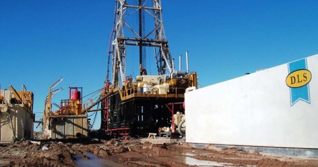 Aunque los petroleros aceptaron reducir su salario, la petrolera de Techint insiste con 167 despidos Aunque los petroleros aceptaron reducir su salario, la petrolera de Techint insiste con 167 despidos