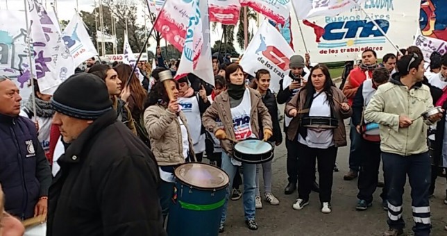 Atucha ratificó los casi mil despidos y crece el descontento en Zárate Atucha ratificó los casi mil despidos y crece el descontento en Zárate