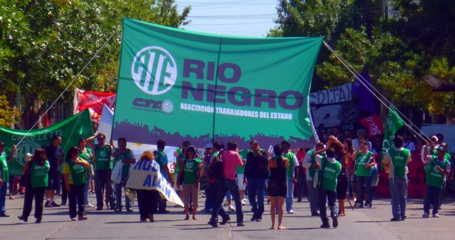 Paro y acampe de estatales rionegrinos Paro y acampe de estatales rionegrinos