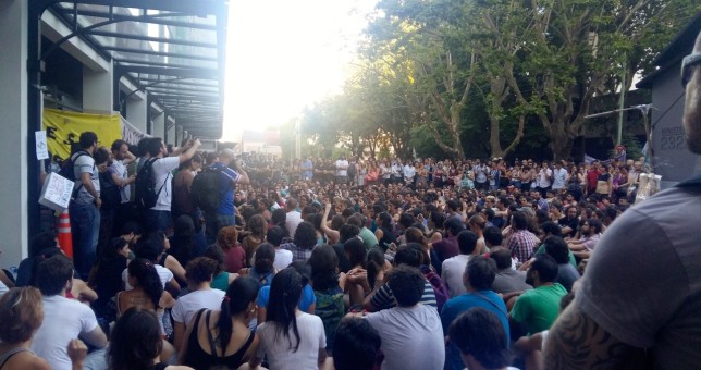Científicos van al Congreso para reclamar por los despedidos del Conicet Científicos van al Congreso para reclamar por los despedidos del Conicet