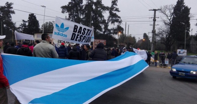 Se agrava la situación en las fábricas de Adidas y ahora temen 300 despidos Se agrava la situación en las fábricas de Adidas y ahora temen 300 despidos