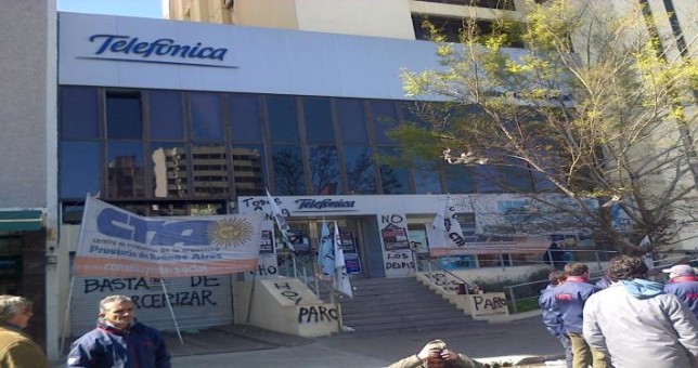 Telefónica pasó a planta a tercerizados, pero despidió a su líder gremial Telefónica pasó a planta a tercerizados, pero despidió a su líder gremial