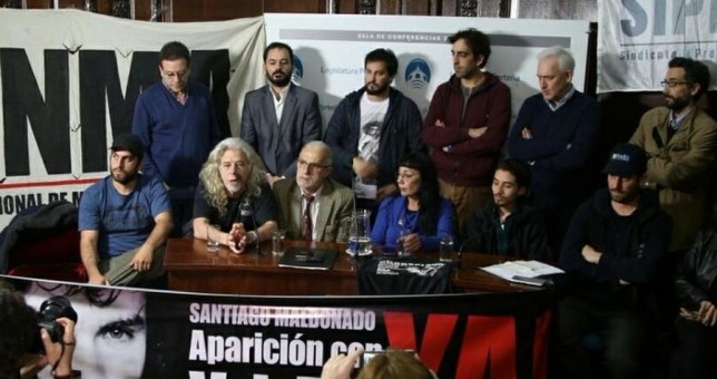 Gremios de prensa repudiaron las “operacioenes” de los medios frente a la desaparición de Maldonado Gremios de prensa repudiaron las “operacioenes” de los medios frente a la desaparición de Maldonado