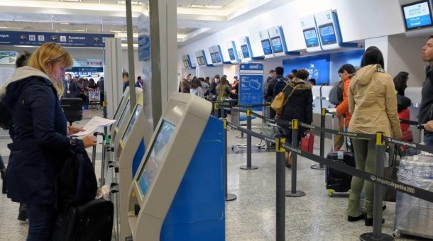 Gobierno insiste en poner el techo salarial 2018 a los aeronáuticos y podría haber problemas con los vuelos Gobierno insiste en poner el techo salarial 2018 a los aeronáuticos y podría haber problemas con los vuelos