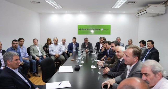 Vidal aprovechó el escándalo Medina para quitar derechos adquiridos en la construcción Vidal aprovechó el escándalo Medina para quitar derechos adquiridos en la construcción