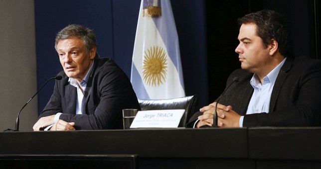 El gobierno paga una consultora privada por una tarea que podría hacer el ministerio de Triaca El gobierno paga una consultora privada por una tarea que podría hacer el ministerio de Triaca