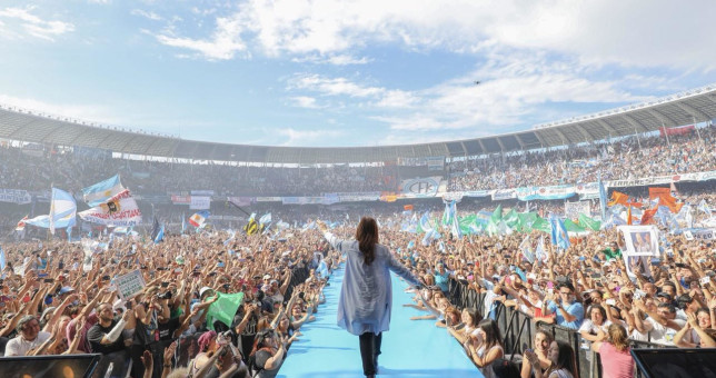 CFK cruzó a Stolbizer por la reforma laboral CFK cruzó a Stolbizer por la reforma laboral