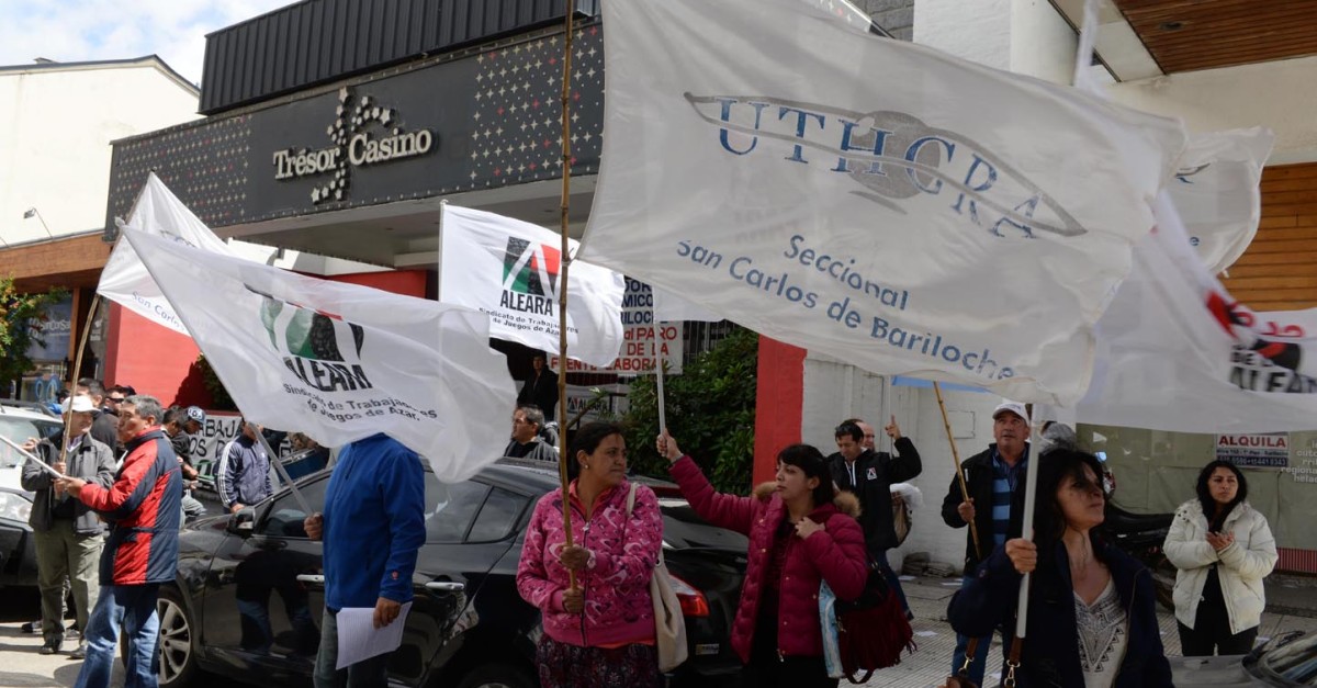 Casinos patagónicos no quieren activar cláusula gatillo y hay tensión con sus empleados