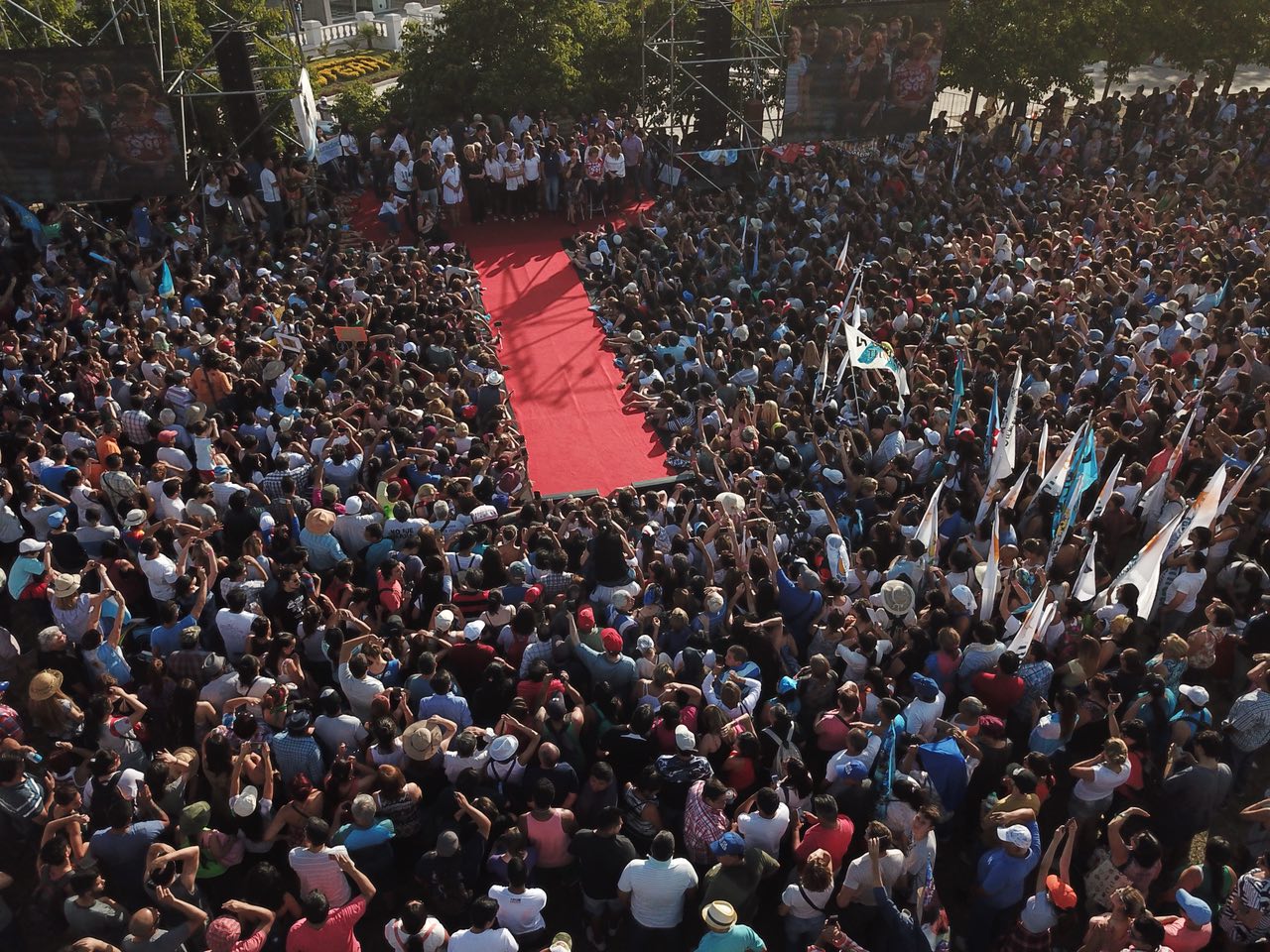 CFK se reunió con sindicalistas y dijo que las reformas "esconden pérdida de derechos"
