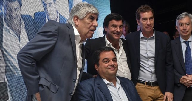 Foto entre Moyano y Triaca, mientras Macri todavía testea el terreno para al Reforma Laboral Foto entre Moyano y Triaca, mientras Macri todavía testea el terreno para al Reforma Laboral