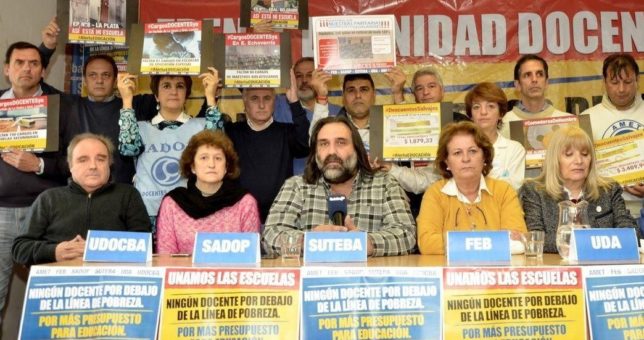Los docentes le advierten a Vidal que van a rechazar un 15% sin cláusula gatillo Los docentes le advierten a Vidal que van a rechazar un 15% sin cláusula gatillo