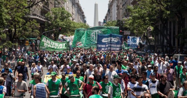 Estatales paran por los despidos en la Provincia y marchan a la Gobernación para visibilizar el rol de Vidal Estatales paran por los despidos en la Provincia y marchan a la Gobernación para visibilizar el rol de Vidal