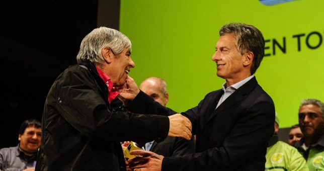 Macri tiende puentes con Moyano con la esperanza de quebrar la resistencia a la reforma laboral Macri tiende puentes con Moyano con la esperanza de quebrar la resistencia a la reforma laboral