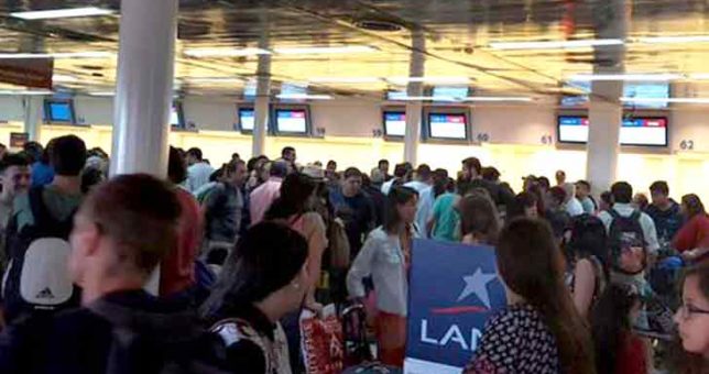Pilotos de LAN amenazan con parar los vuelos la semana próxima Pilotos de LAN amenazan con parar los vuelos la semana próxima