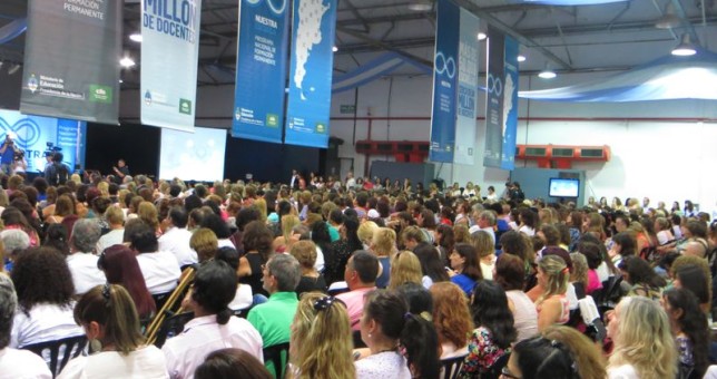 El Gobierno desmantela un programa que capacitaba gratis a docentes y peligran mil empleos El Gobierno desmantela un programa que capacitaba gratis a docentes y peligran mil empleos