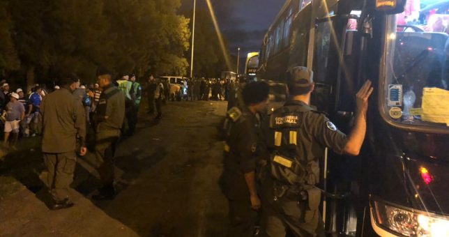 Camioneros denuncia abusos de Gendarmería y el secuestro de micros para desinflar la marcha Camioneros denuncia abusos de Gendarmería y el secuestro de micros para desinflar la marcha