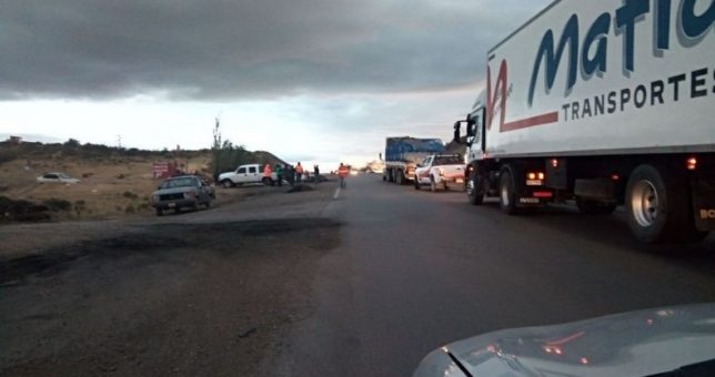 Bloquean rutas en el Sur por falta de pago de la constructora CPC Bloquean rutas en el Sur por falta de pago de la constructora CPC