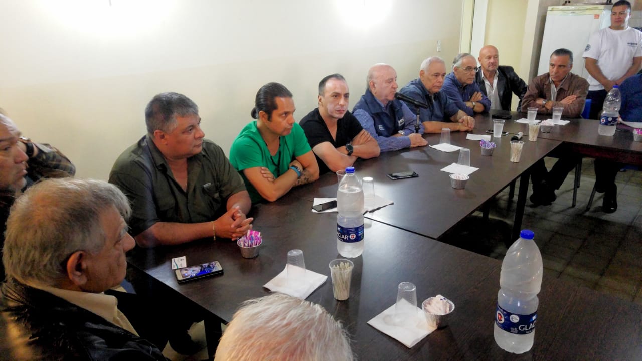Más de 50 gremios abandonaron a Ayala y buscan relanzar las 62 Organizaciones
